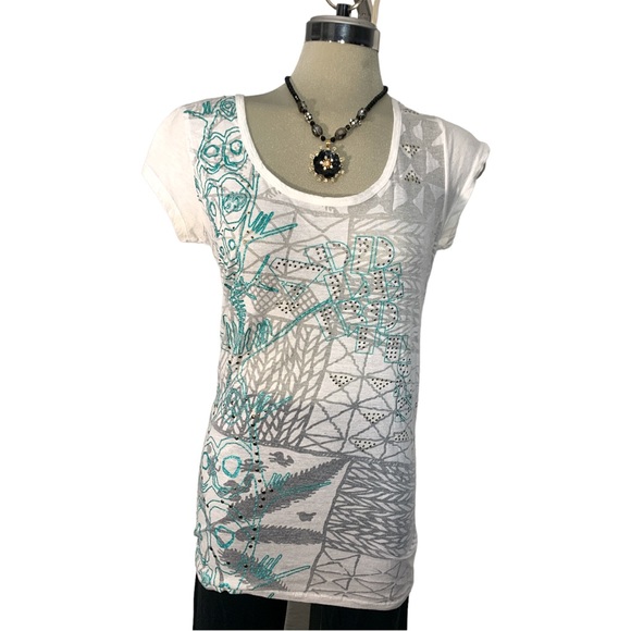 Apple Bottoms White and Blue Open Back T Shirt Size XL - Picture 2 of 10